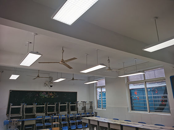 武漢第四初級中學教室燈光由深圳晶宏提供